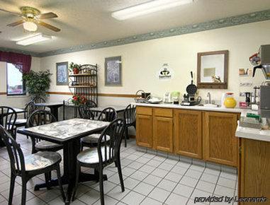 Super 8 By Wyndham Smithville Lake Restaurang bild